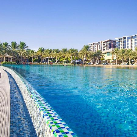 Palavra Resort Manama Exterior foto The Lagoon
