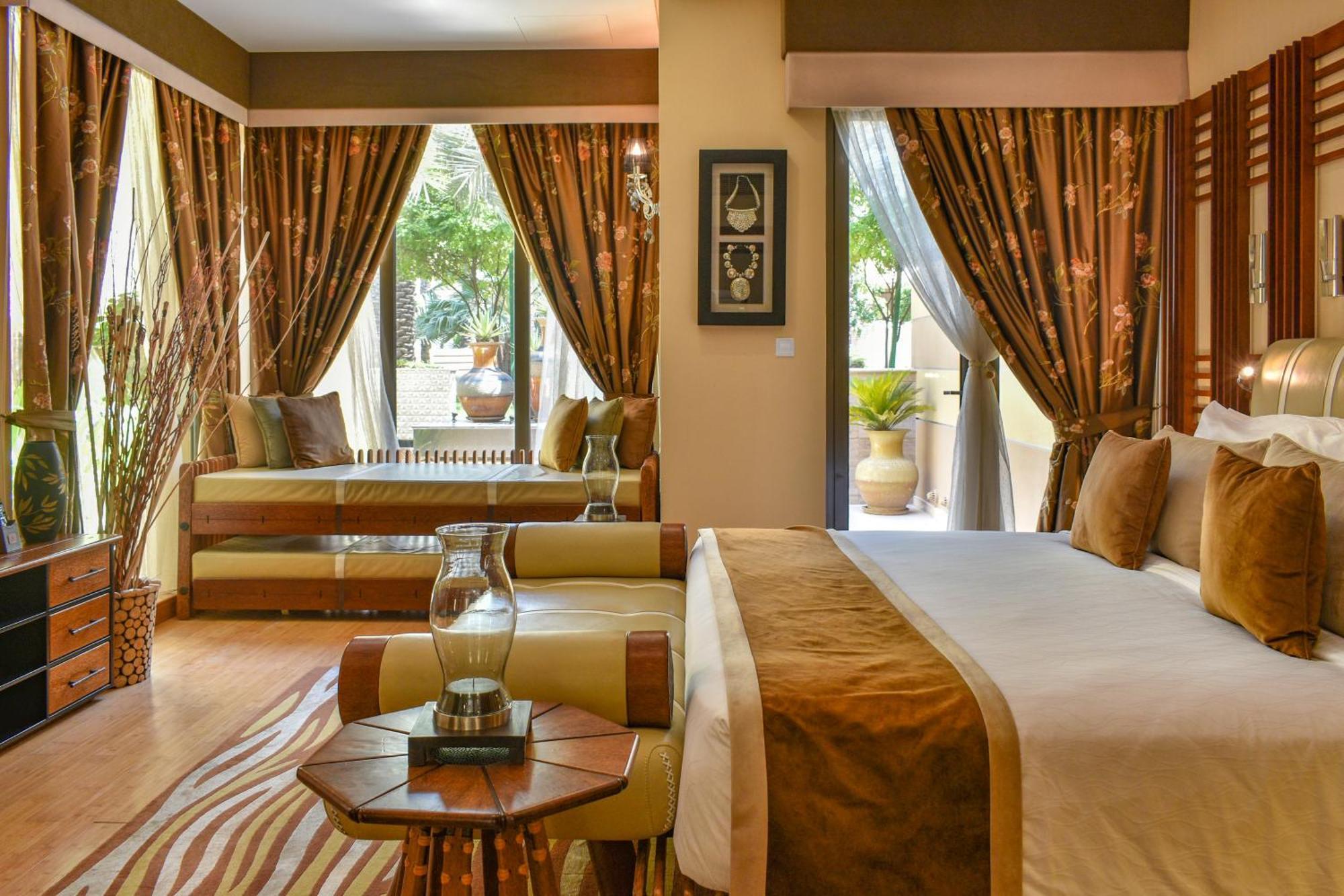 Palavra Resort Manama Exterior foto A suite at the Jumeirah Creekside