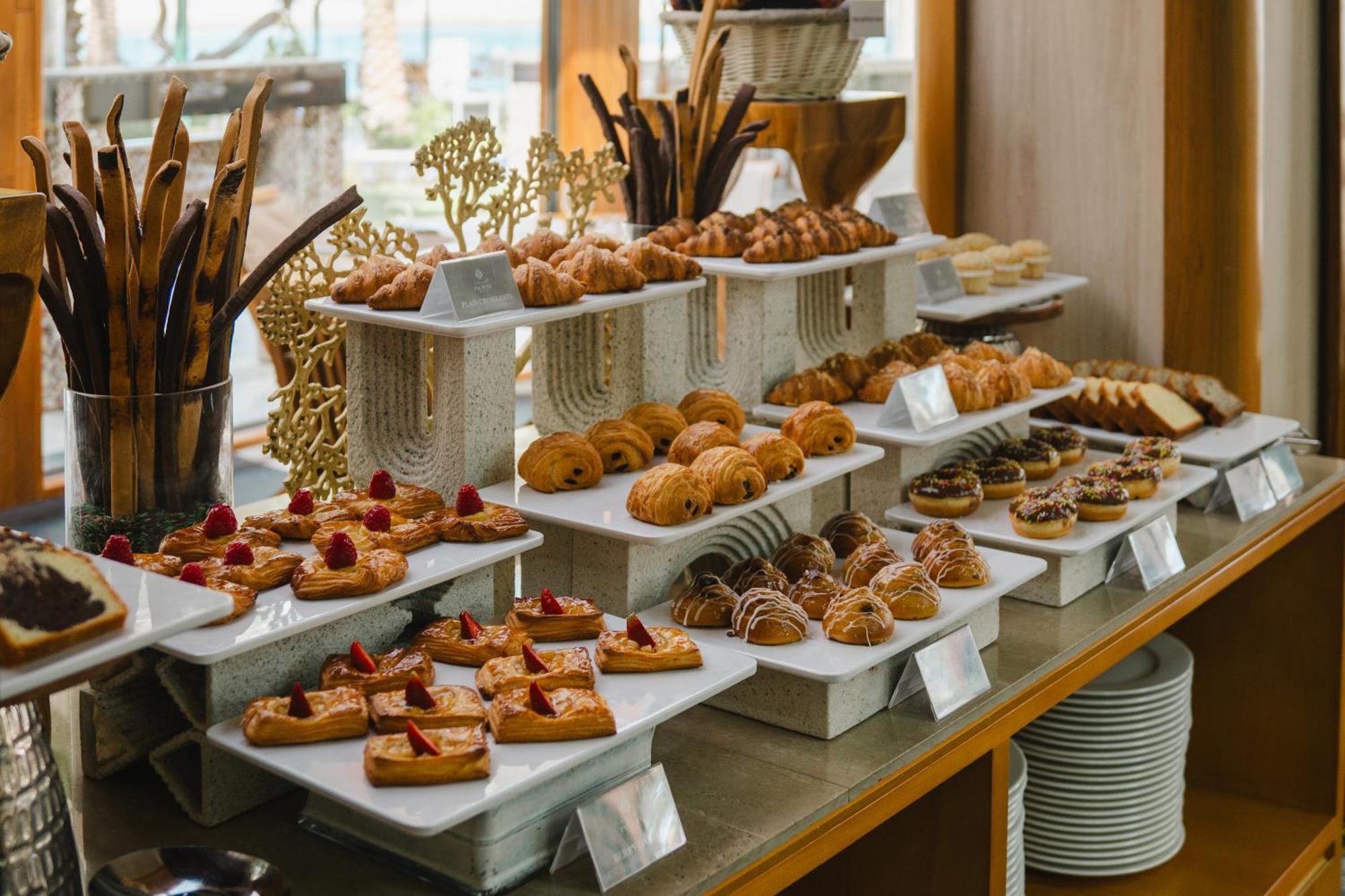 Palavra Resort Manama Exterior foto A selection of pastries